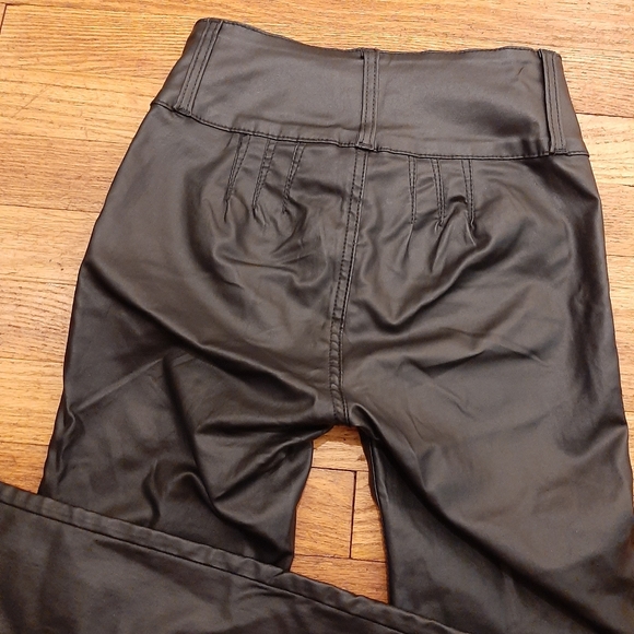 Fashion Nova faux leather pants - Picture 5 of 11